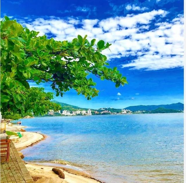 VENDO CASA EM CACUPÉ 50M DA PRAIA VALOR R$: 2.200.000,00