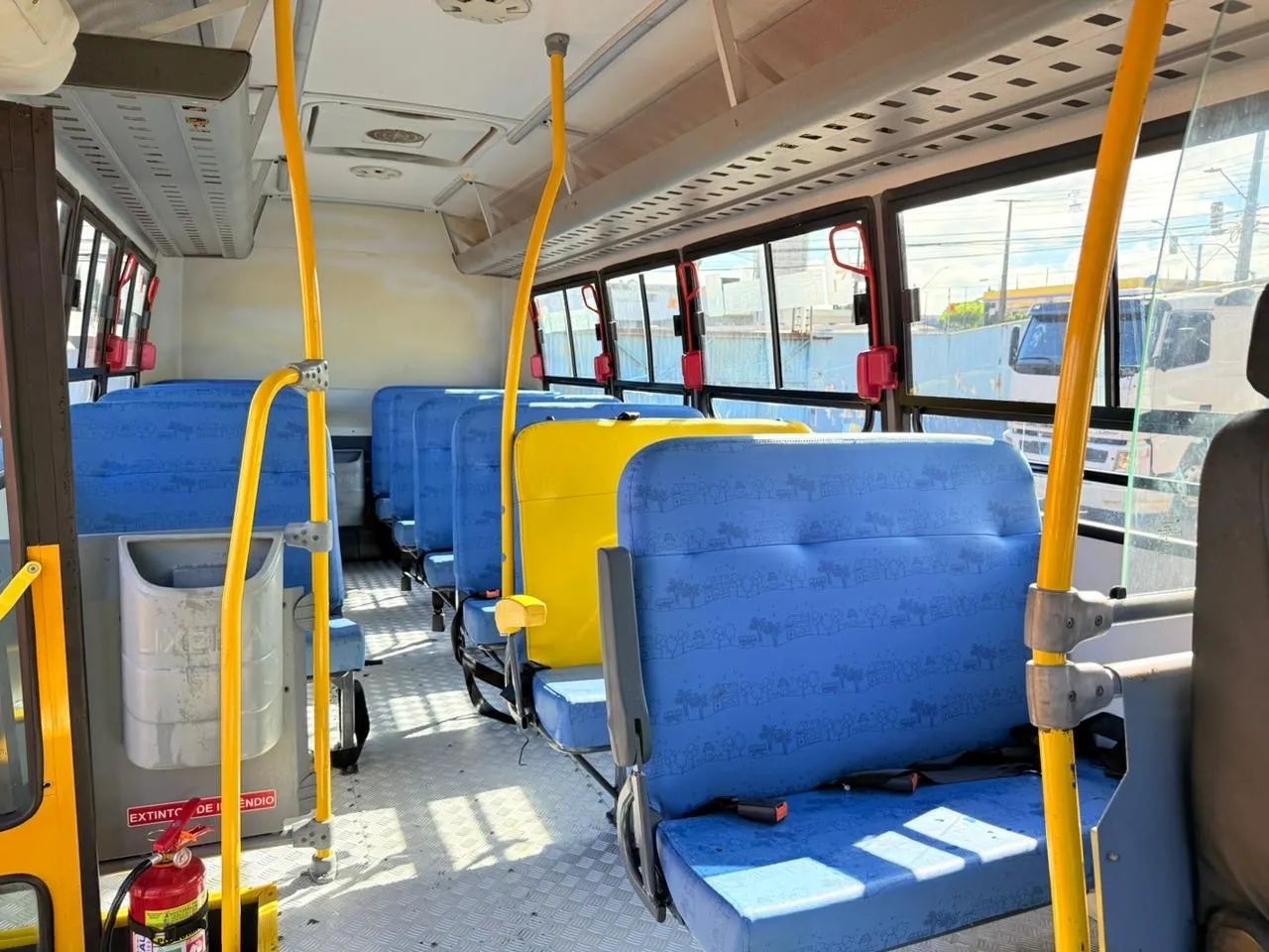 Microônibus Volare V8L 4x4 ano 2012/2013 motor cumins isf 4cc em cascavel,PR - Foto 11