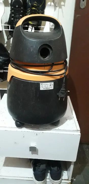 Aspirador de Pó Electrolux 1200W - Usado - Foto 2