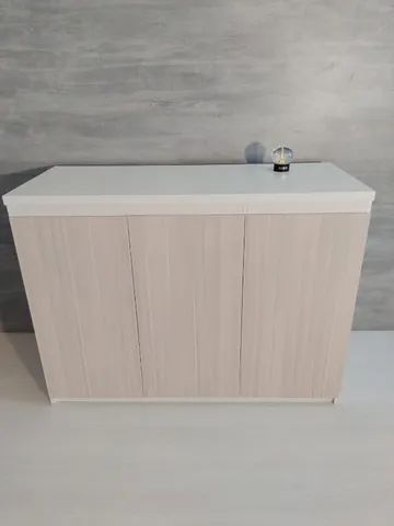 buffet com 3 portas e puxador meia cava