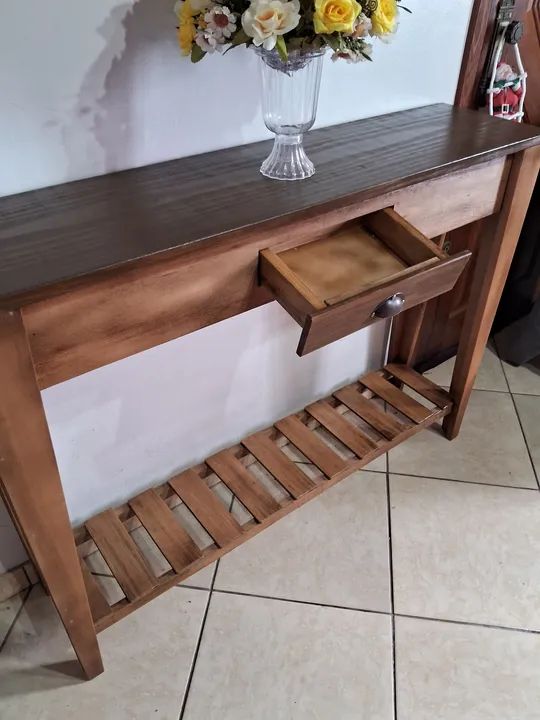Aparador/ mesa de apoio em Madeira com Prateleira - Foto 3