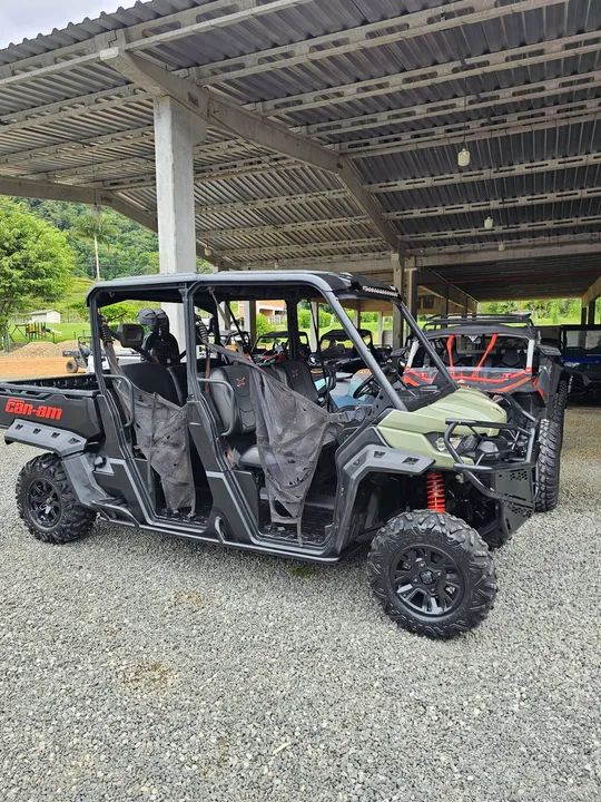 Can-Am Defender Max 6 lugares