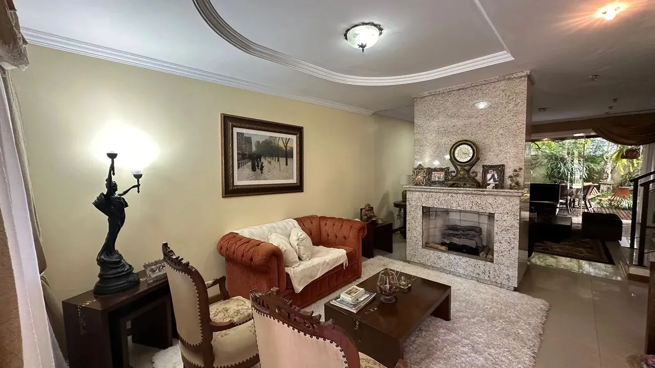 Imóvel para venda possui 300 metros quadrados com 5 quartos em Sarandi - Porto Alegre - RS