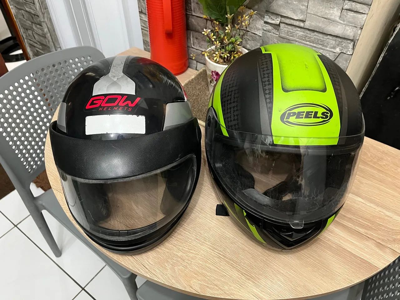 Capacetes para Moto - Gow e Peels - Raro - Foto 2