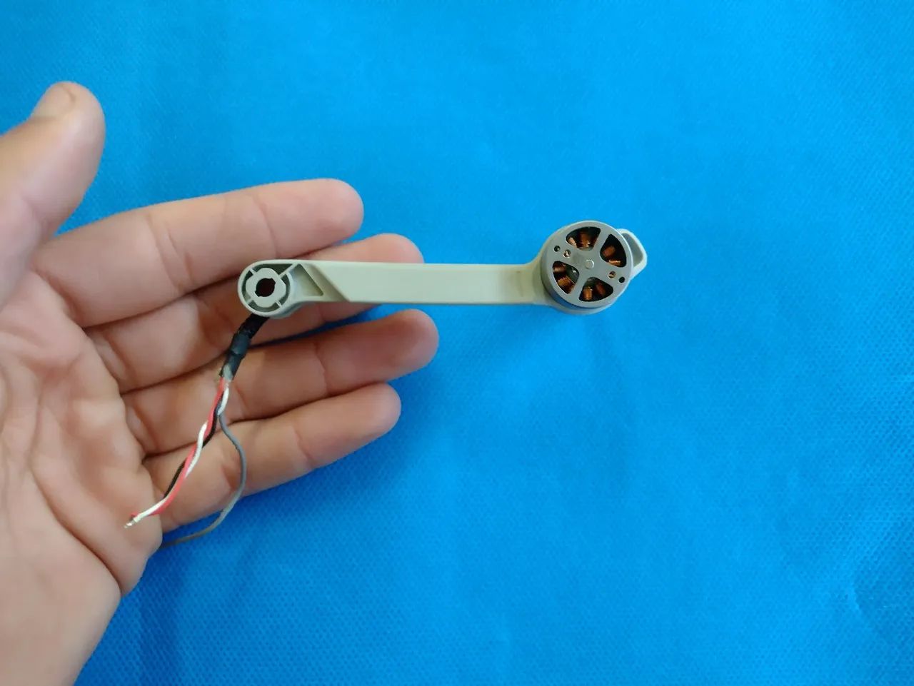 Braço dianteiro Drone Dji mavic Mini 1lado direito com motor e antena- original  - Foto 3