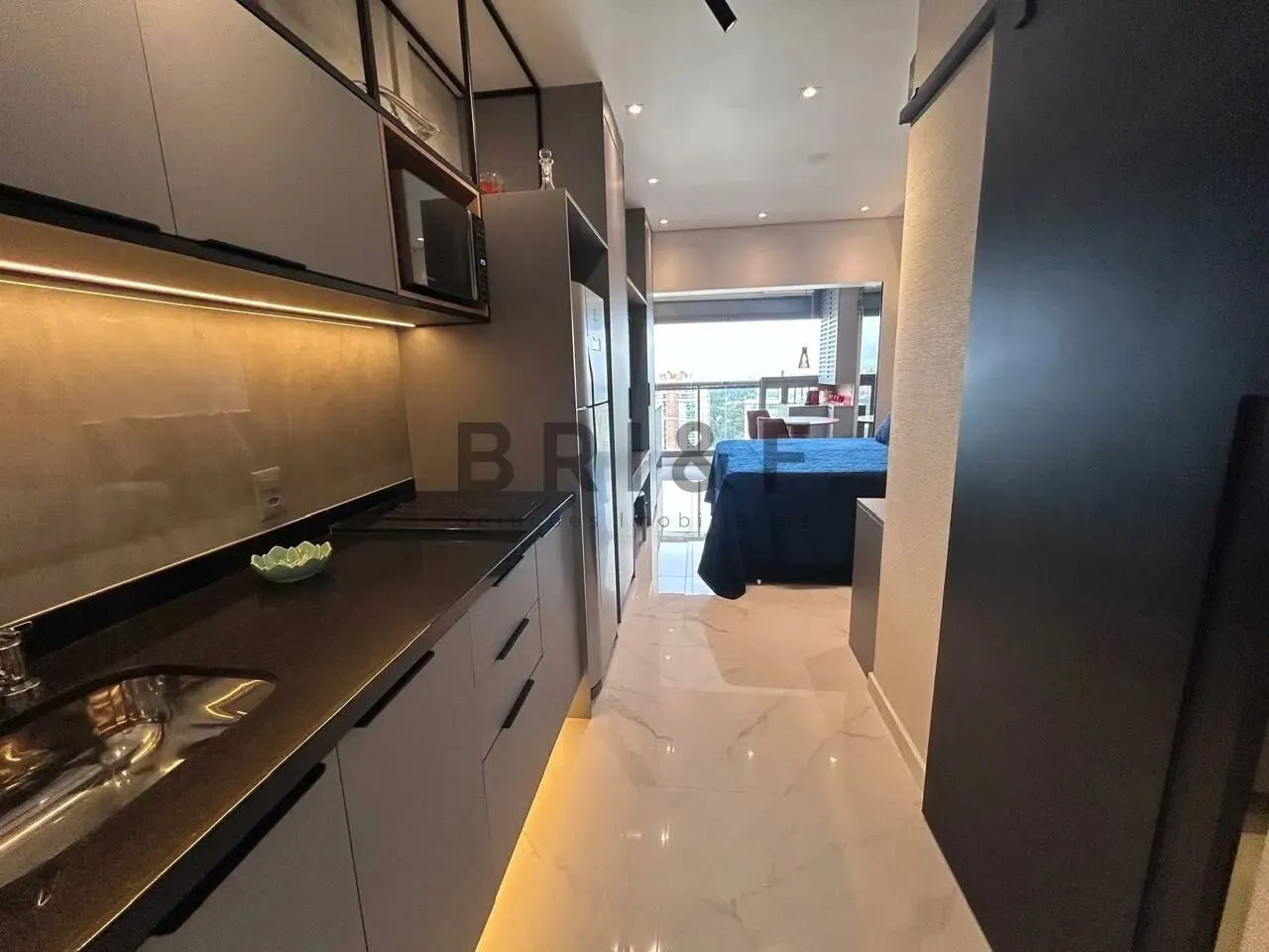 Lindo studio para locação mobiliado no Brooklin, churrasqueira elétrica na varanda e vaga