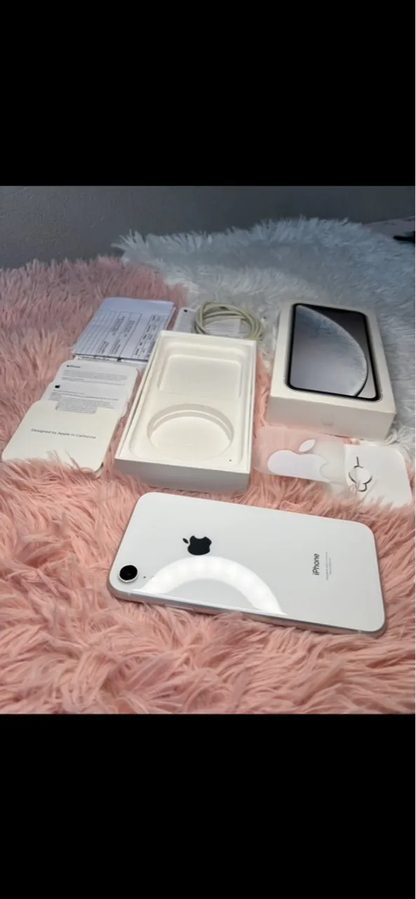iphone XR branco 128GB novo com caixa nota fiscal e acessórios, bateria 100%.