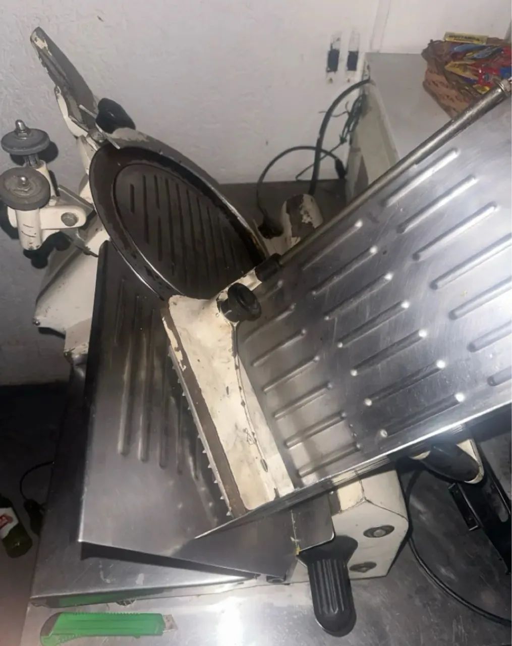 Máquina para corte frios e embutidos