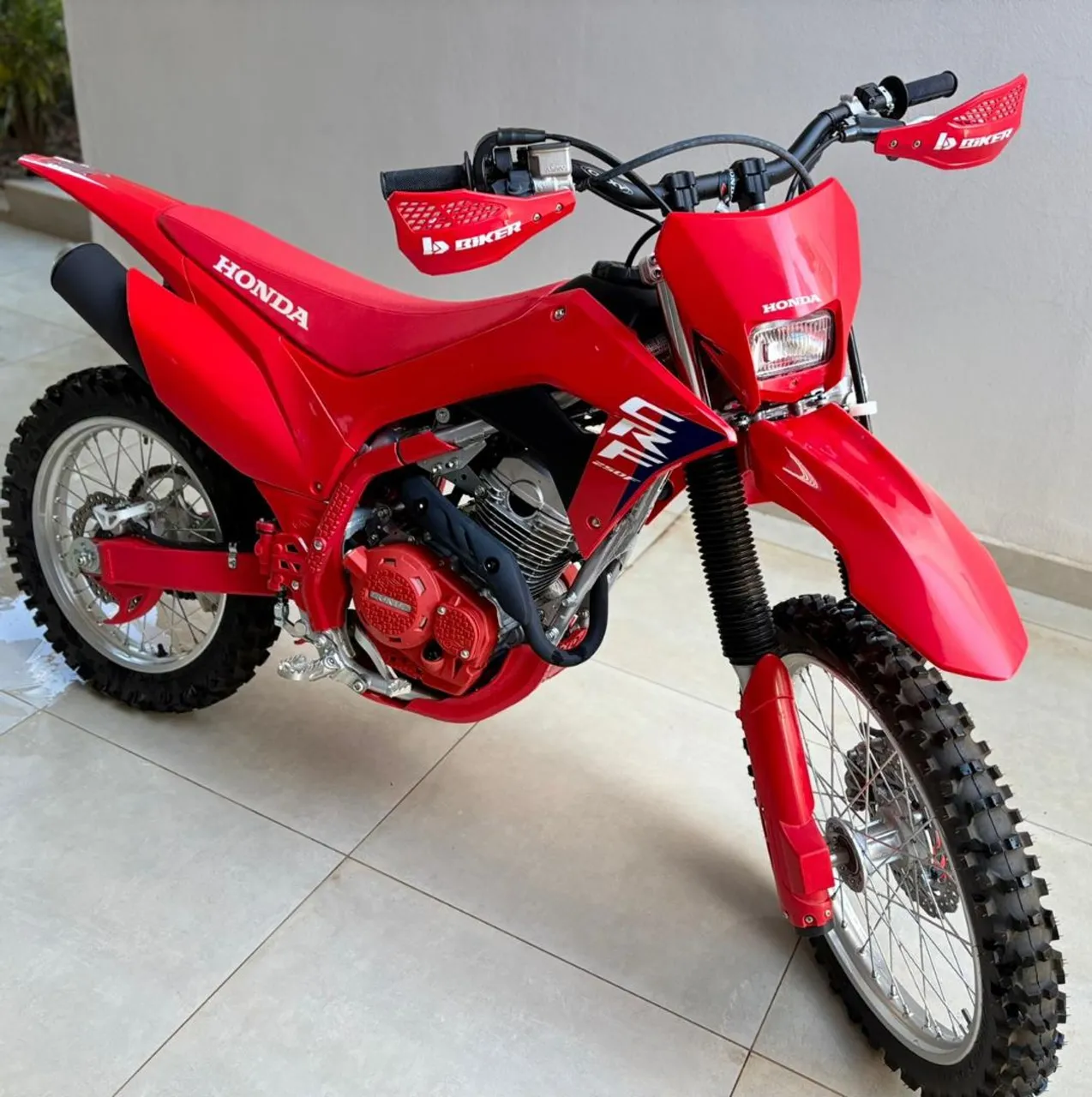Vendo CRF 250f com 20km de uso