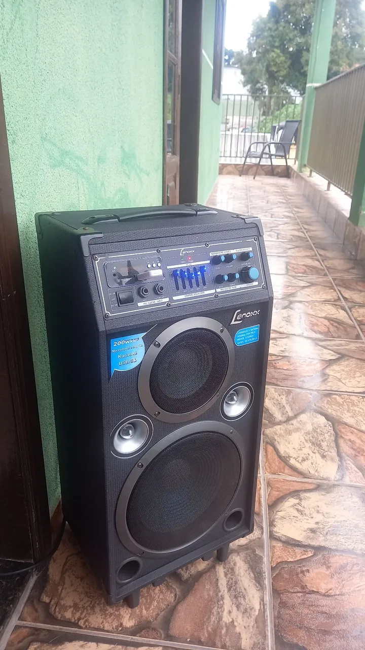 Caixa de Som Lenoxx 200W com Bluetooth e Microfone