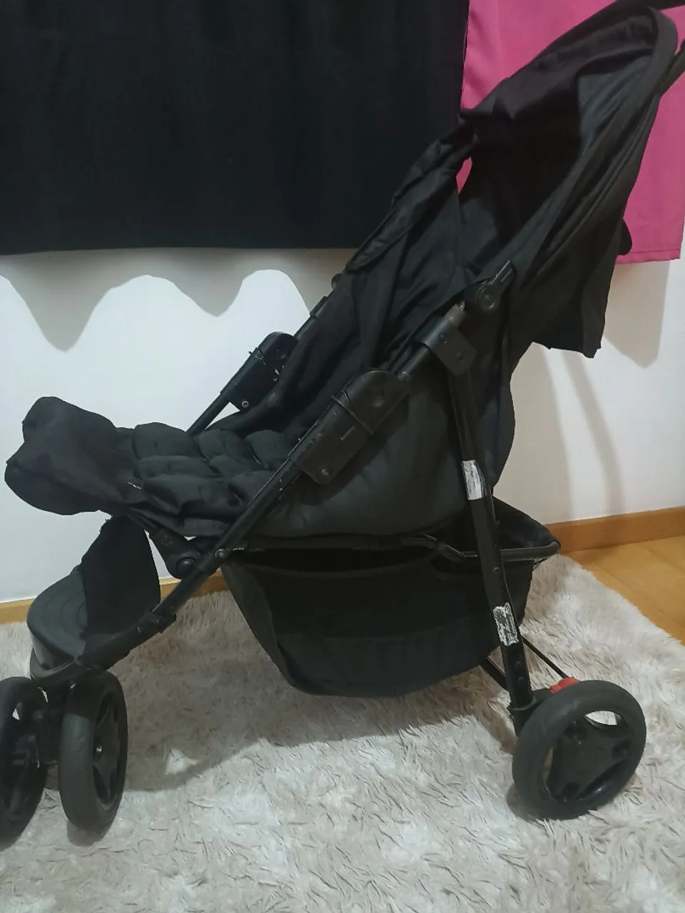 Carrinho de Bebê Compacto e Confortável