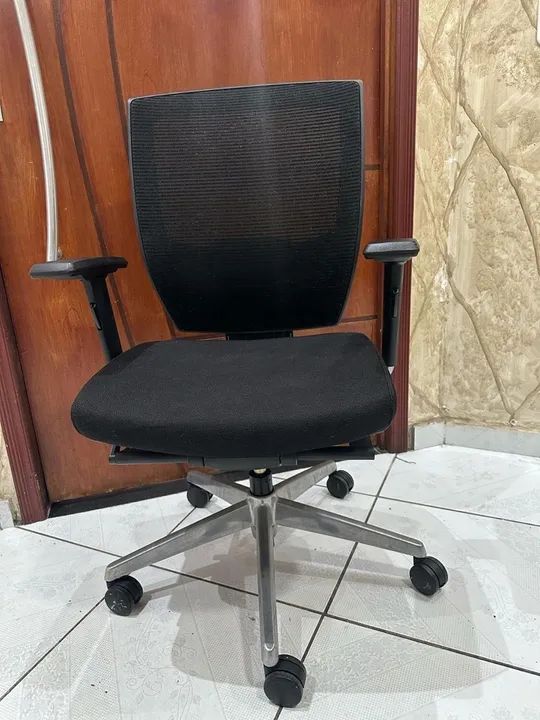 Cadeira de Escritório vegas Giratória com Rodinhas