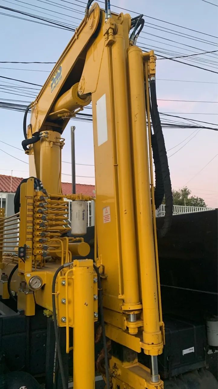 Caminhão Munck IVECO TECTOR 170E munck PHD 12005 - Foto 4