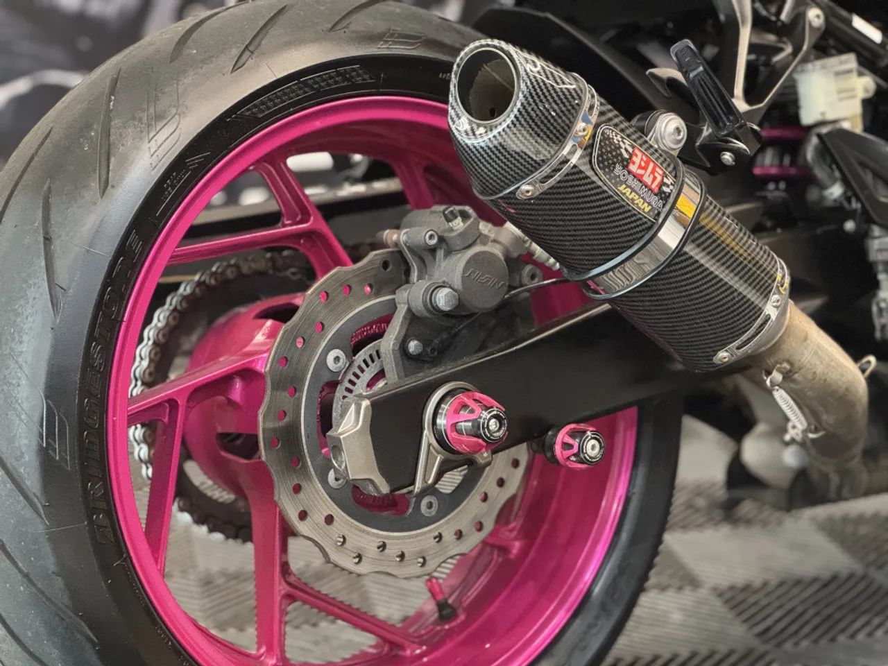 SUZUKI GSX-S 750 Preta C/ Rosa Personalizada C/ Muitos acessórios - Foto 5