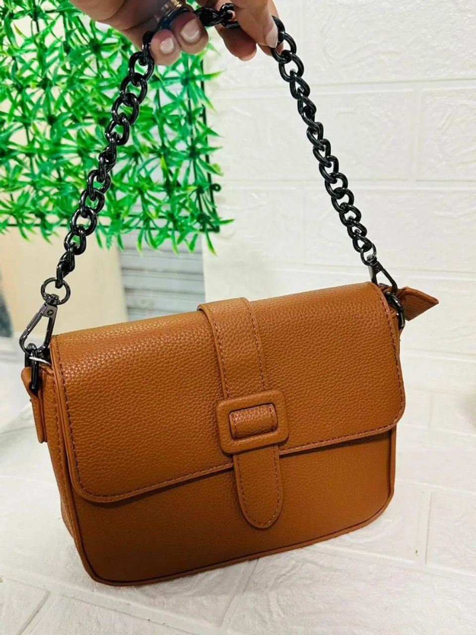 Bolsa de Ombro Clássica em Couro Sintético - Elegância e Estilo