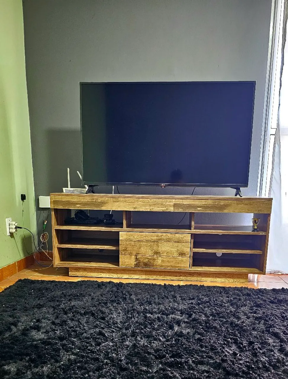 Rack de TV em Madeira Rústica com Design Moderno