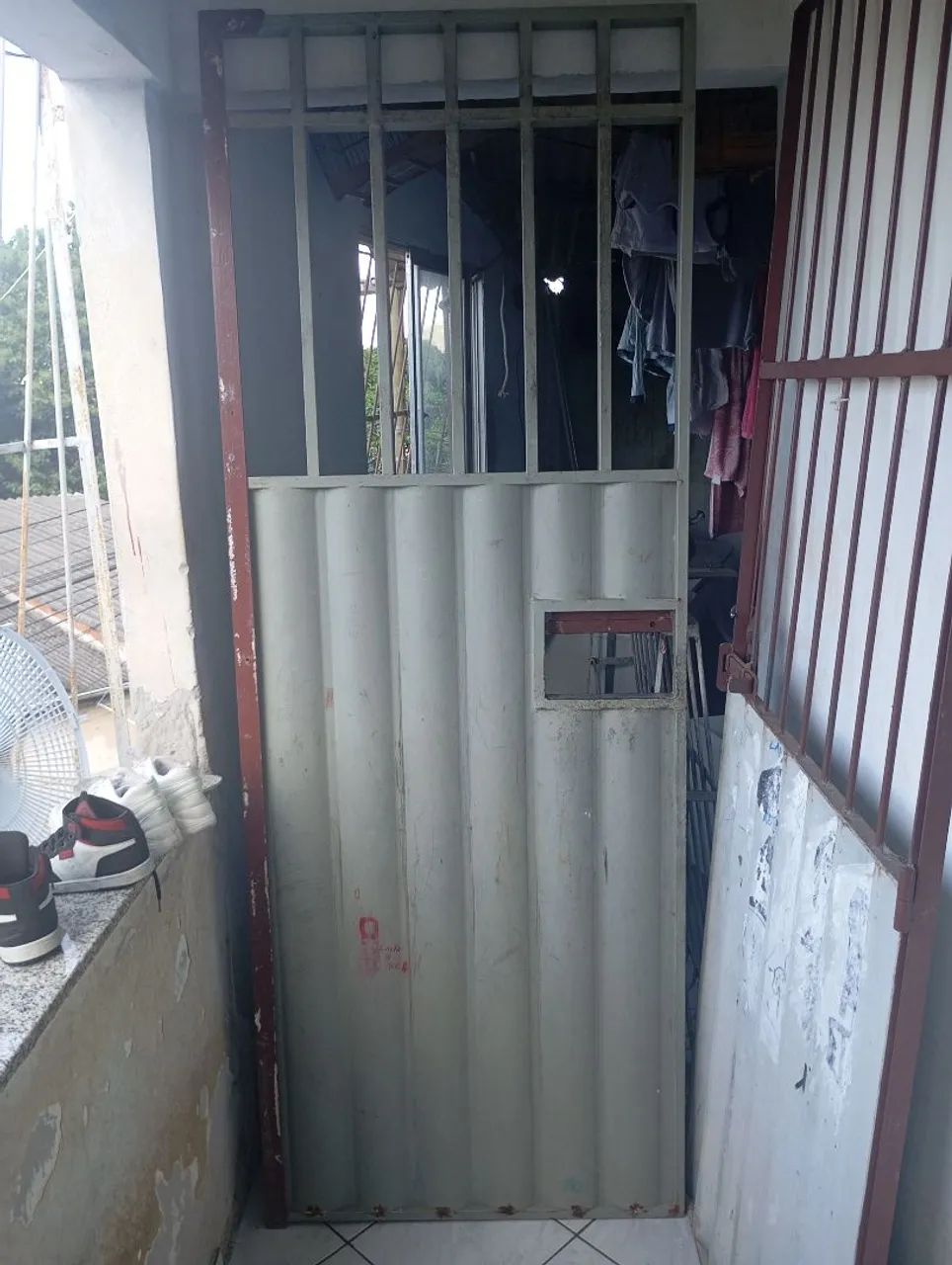Porta de Aço com Grades