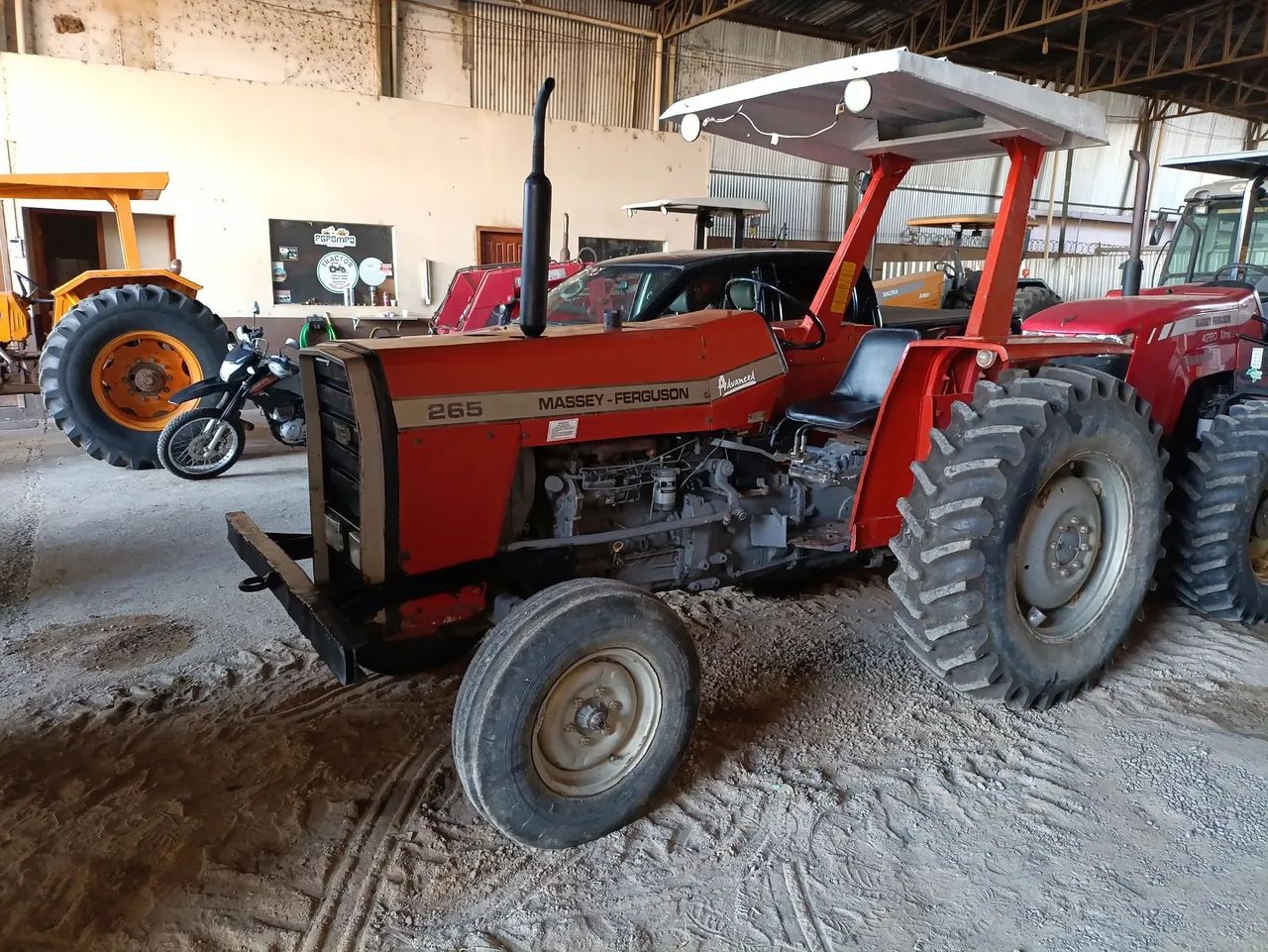 Trator Massey Ferguson 265 4x2 em Ariquemes  - Foto 2