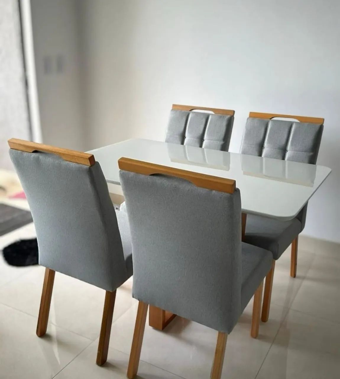 Mesa de Jantar 120x90 com 4 cadeiras 