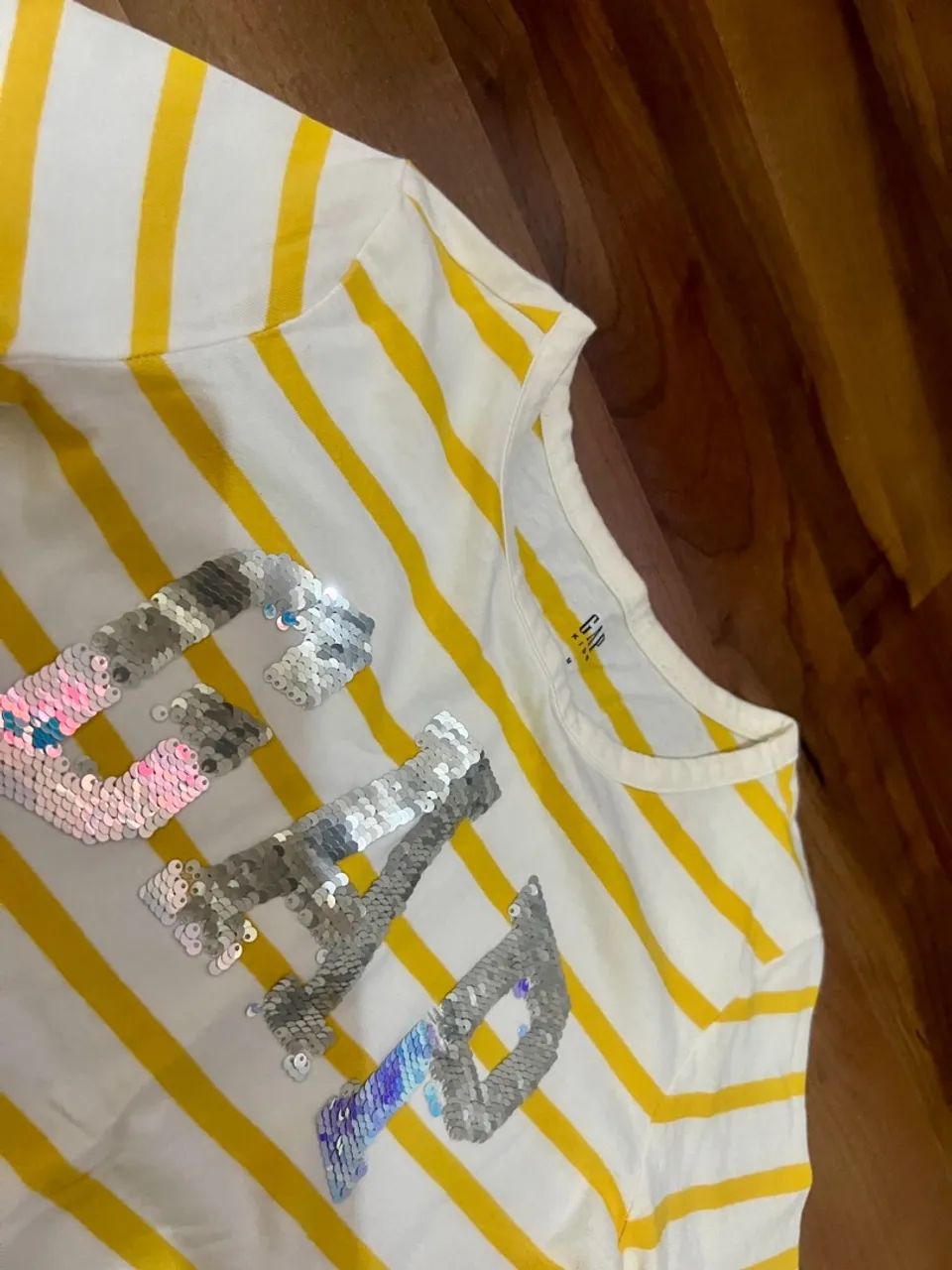 Camiseta listrada Gap infantil - Foto 3