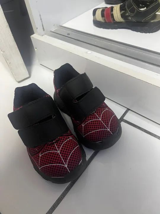 Tênis infantil do homem aranha, acende. NUNCA USADO!! - Foto 5