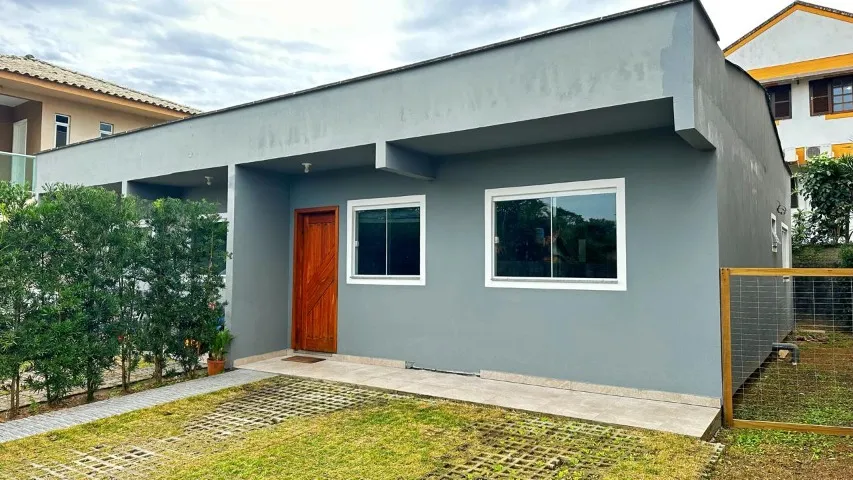Casa 2 Quartos para Alugar na Rua da Praia do Campeche !