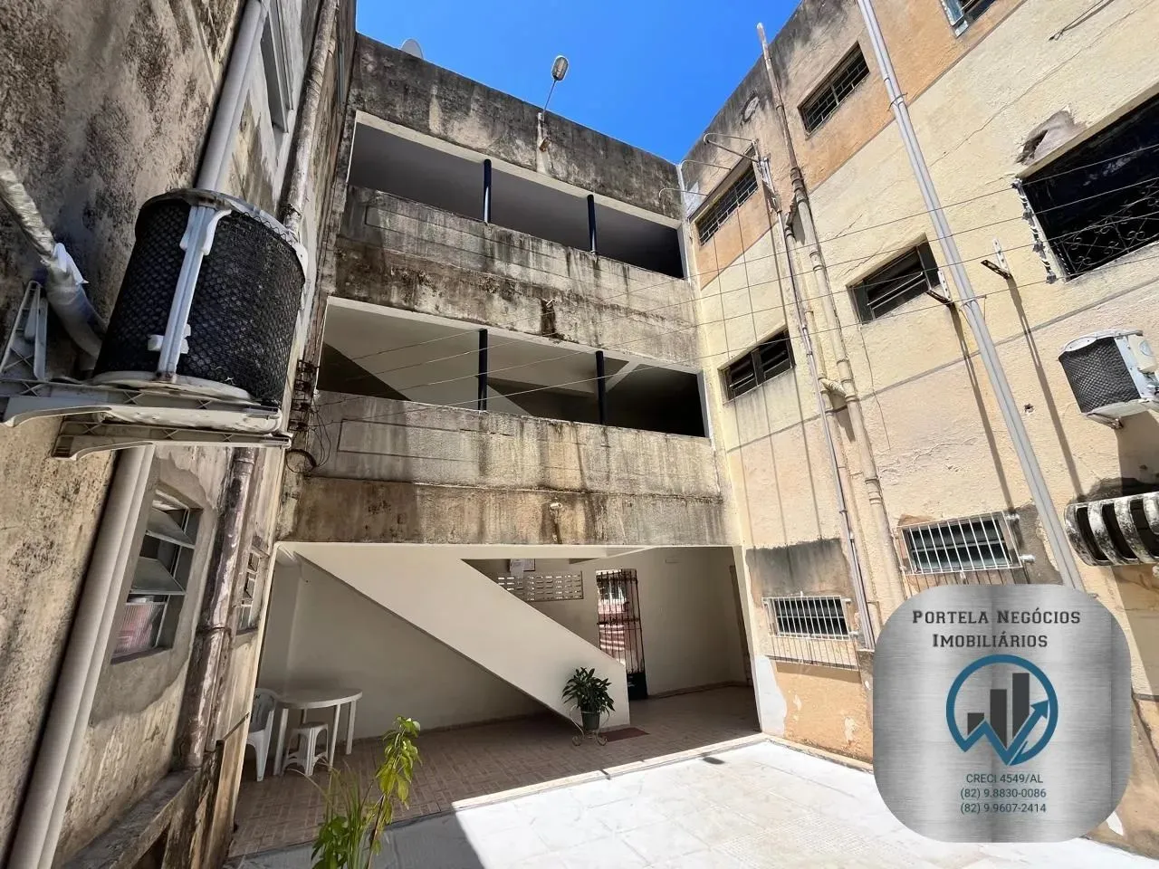 Apto na Jatiúca, dois quartos, em ótima localização.