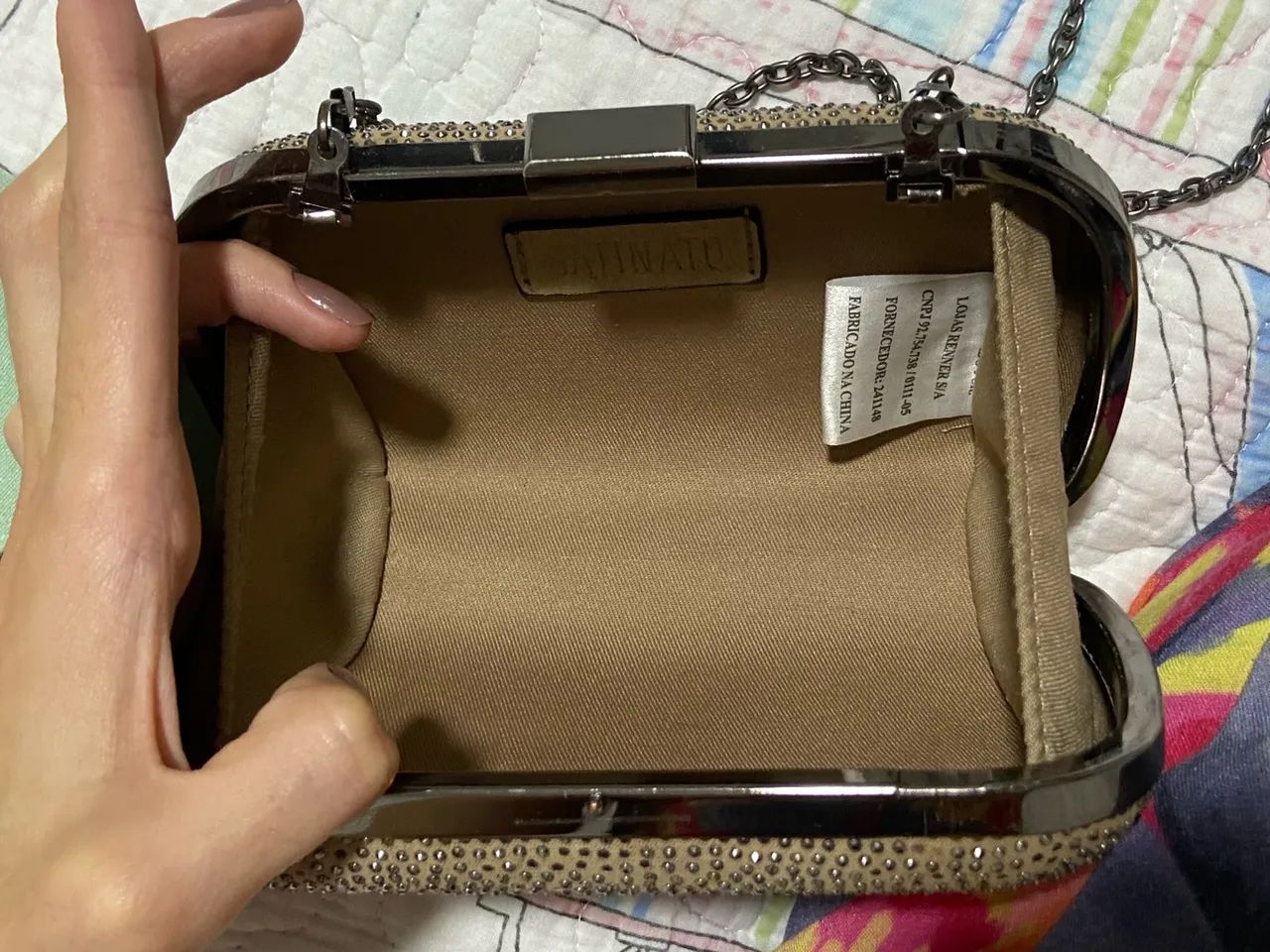 Clutch com Detalhes em Strass prateada  - Foto 2