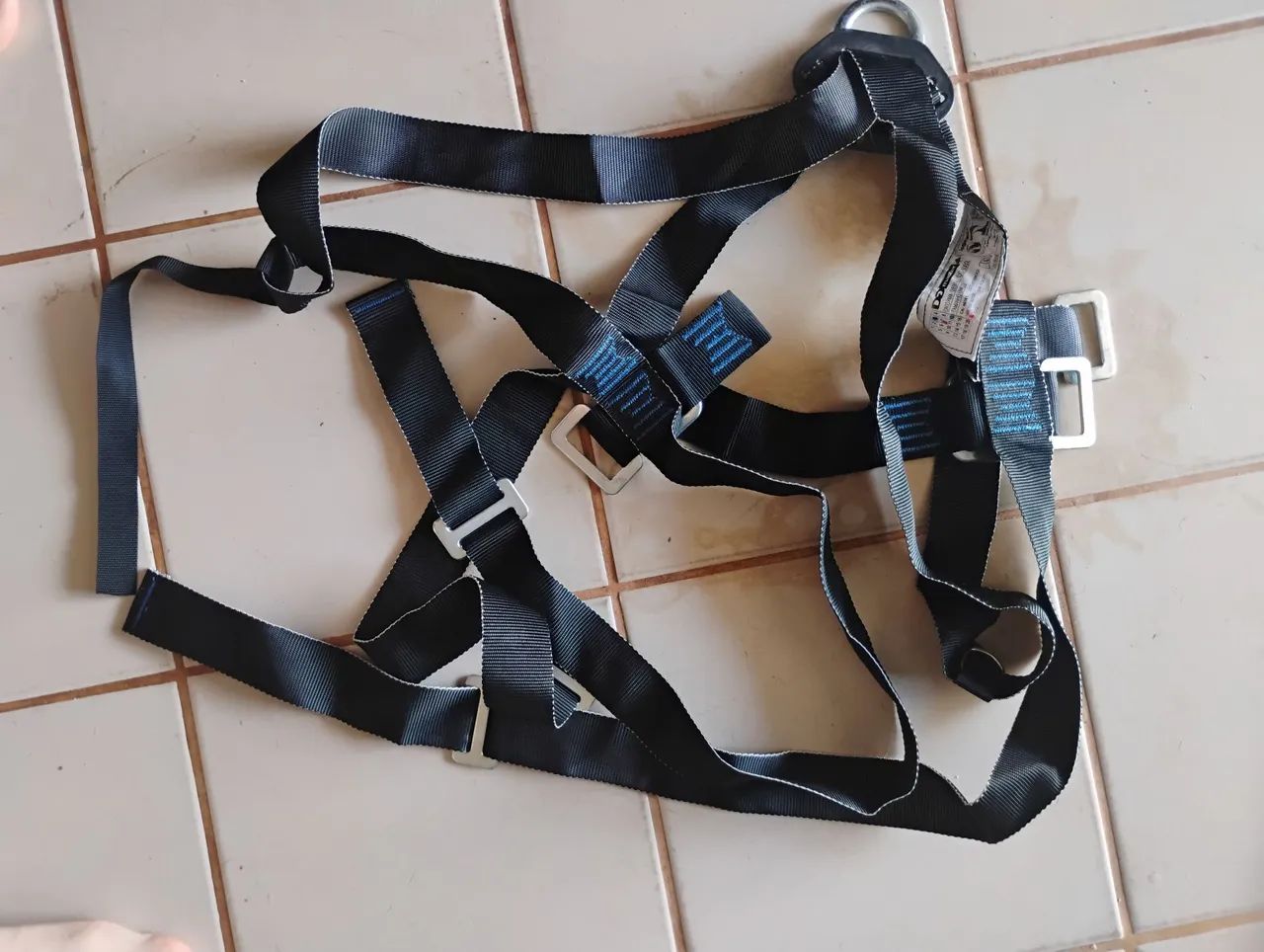 Cinto paraquedista, para trabalho em alturas.