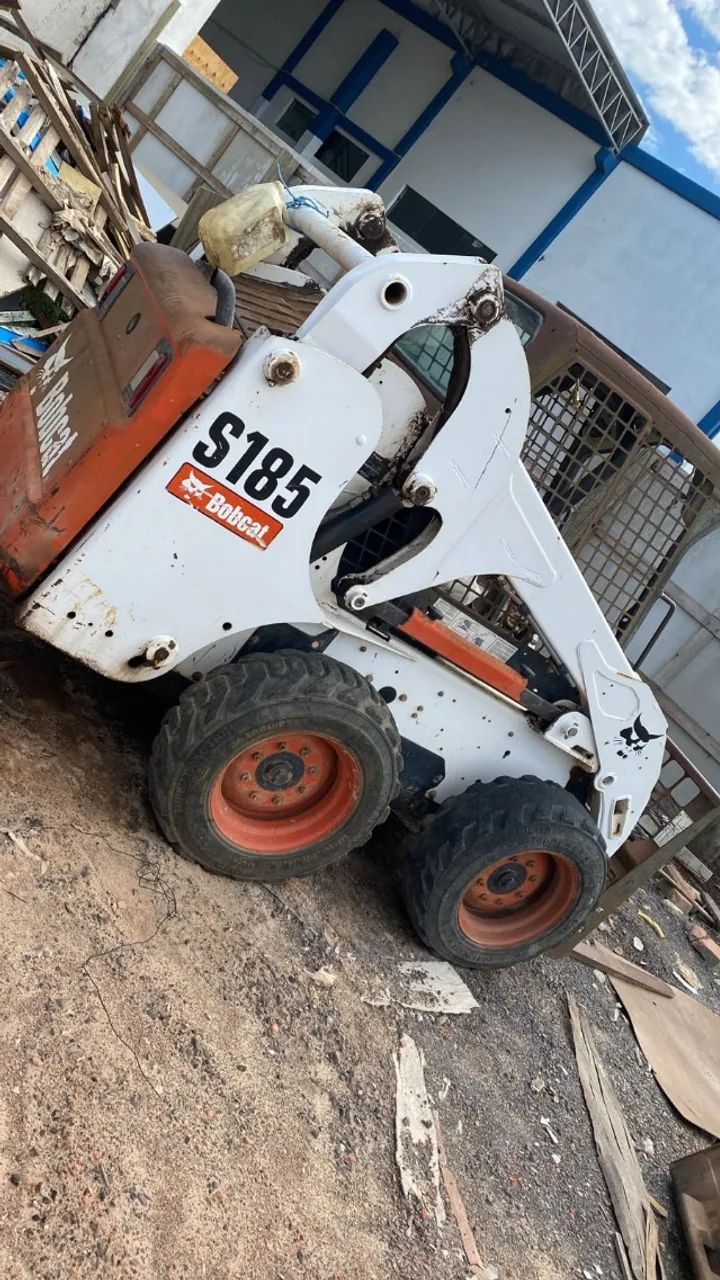 Mini Carregadeira Bobcat S185 - Ano 2010 - Foto 3