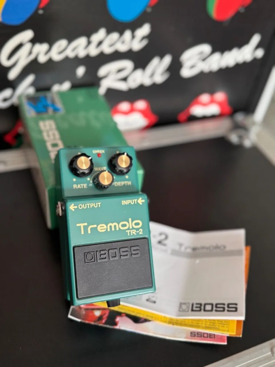 Pedal Boss TR-2 Tremolo + Plate 