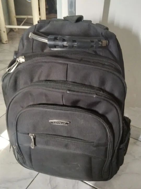 Mochila semi nova