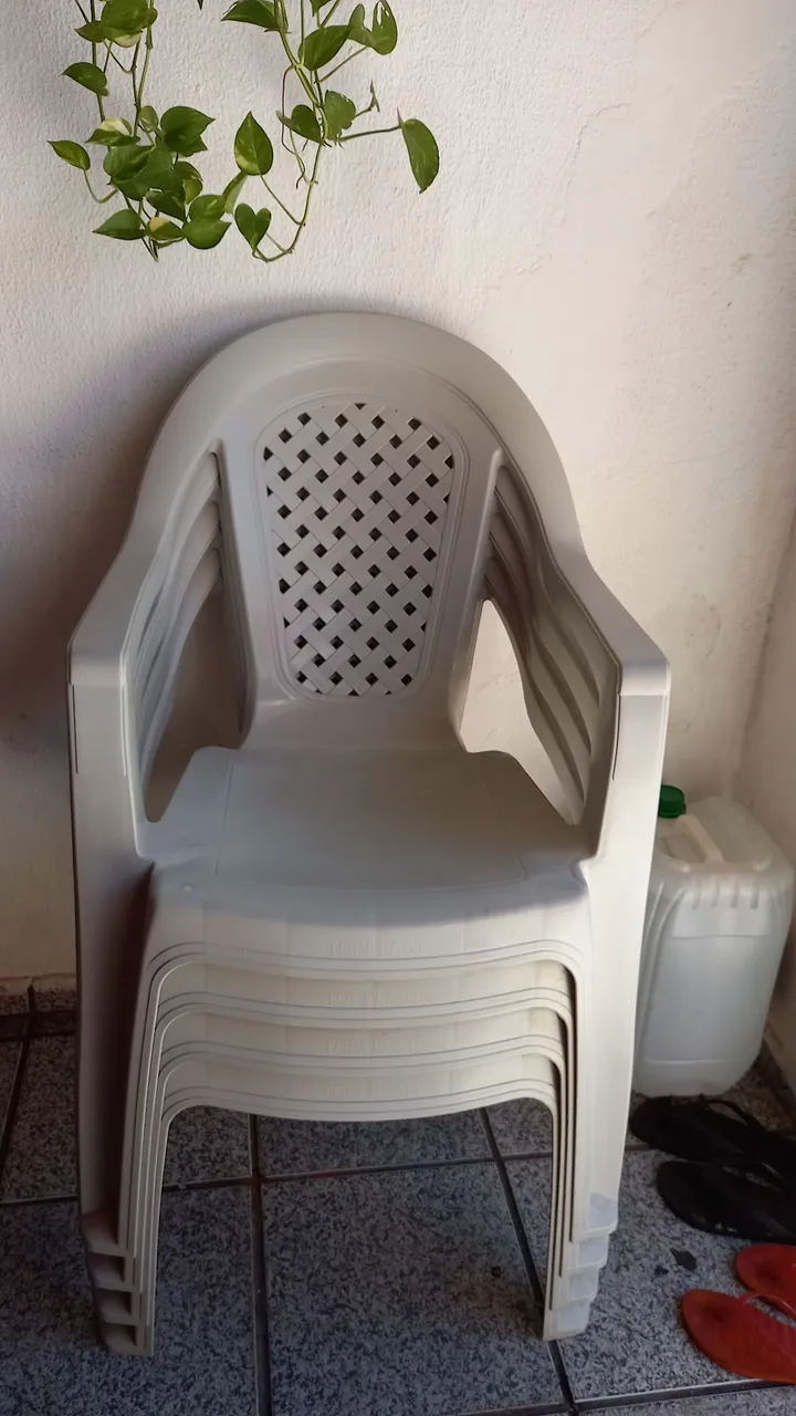Cadeiras de plástico