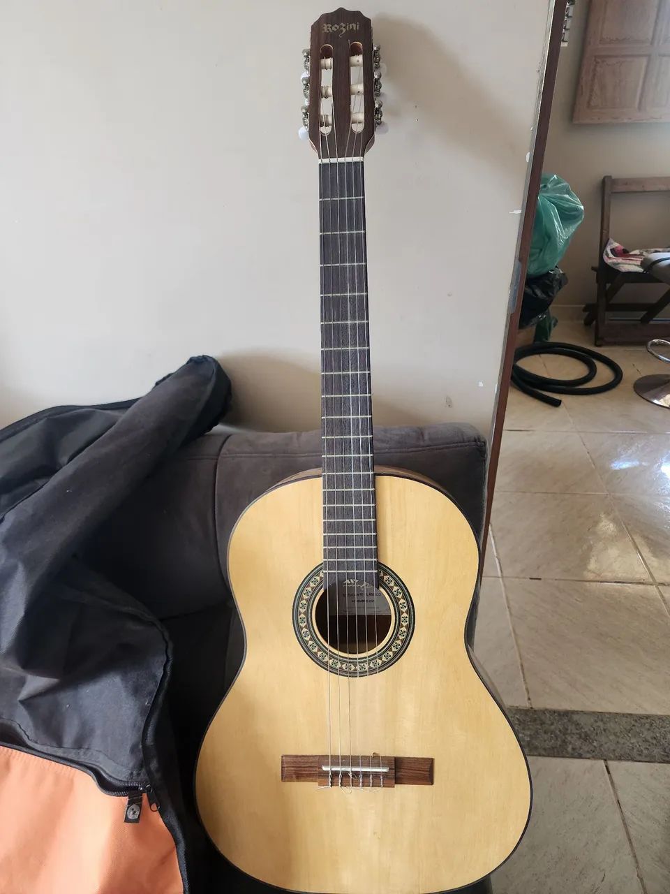 Violão Acústico com capa e acessorios muito novo . - Foto 3