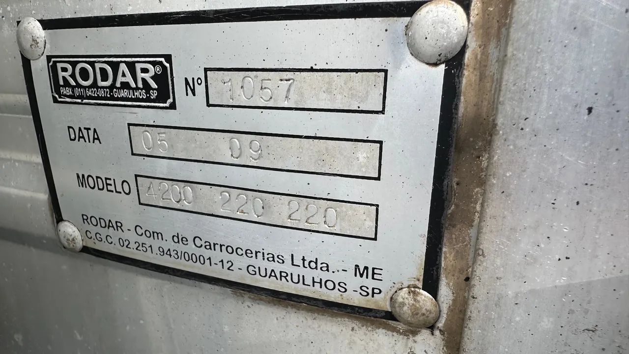 Caminhão Mercedes-Benz 710 Plus Baú em ótimo estado de conservação  - Foto 11