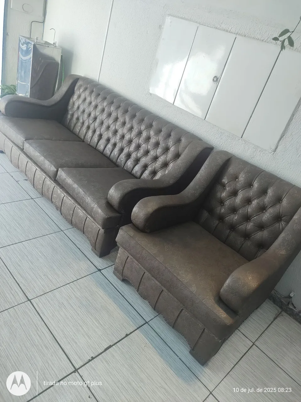 Conjunto Sofá 3 Lugares e Poltrona Clássicos