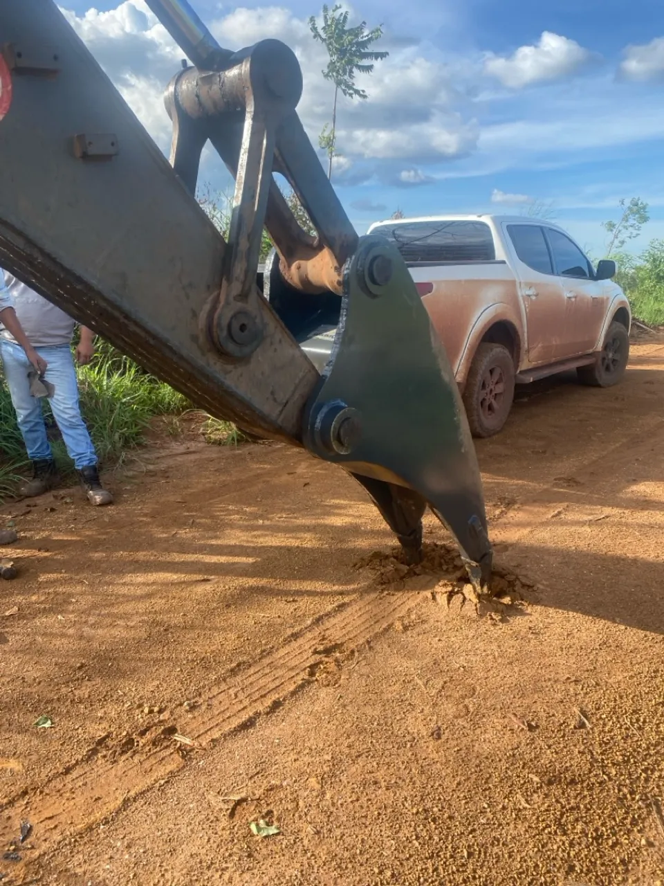 VENDO PINÇA PARA TOCOS E PEDRAS