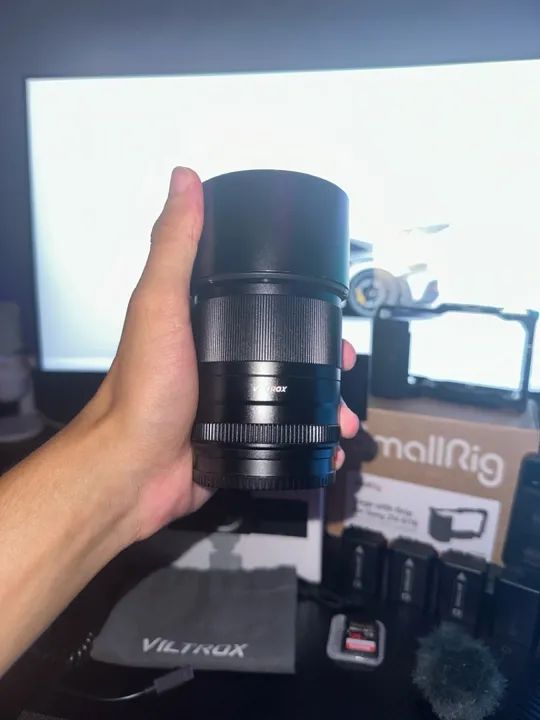 Sony Zv-E10 + Lente Viltrox 56mm/1.4 + 3 Baterias c/ Carregador Duplo + Smallrig + Brindes - Foto 4