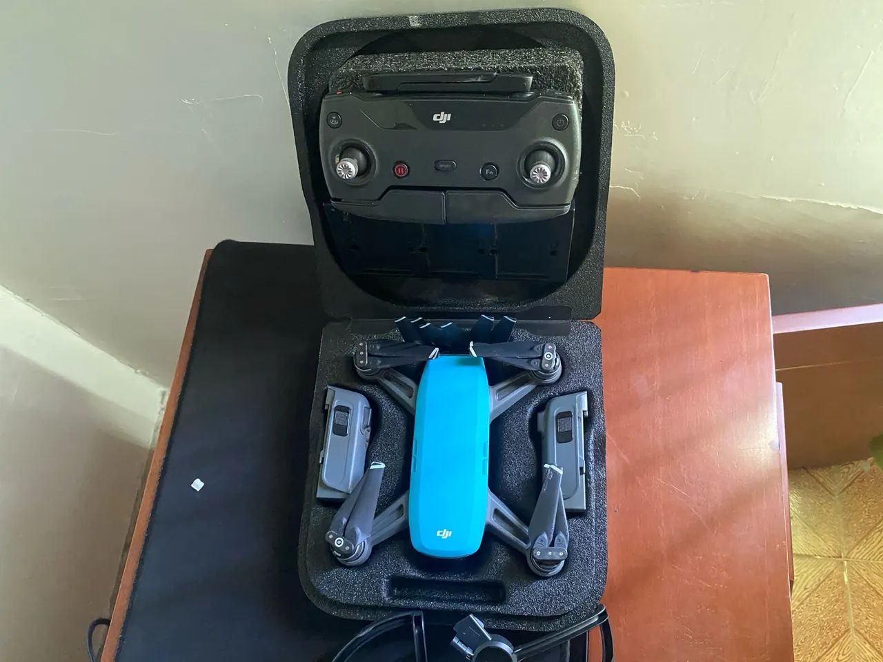 Drone DJI Spark Fly More Combo Azul baterias 77ciclos atuais  - Foto 4