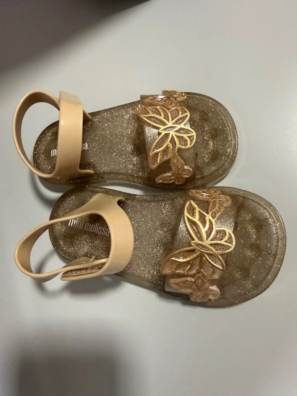 Melissas seminovas sem nenhum detalhe roxa 21/22 dourada 25/26