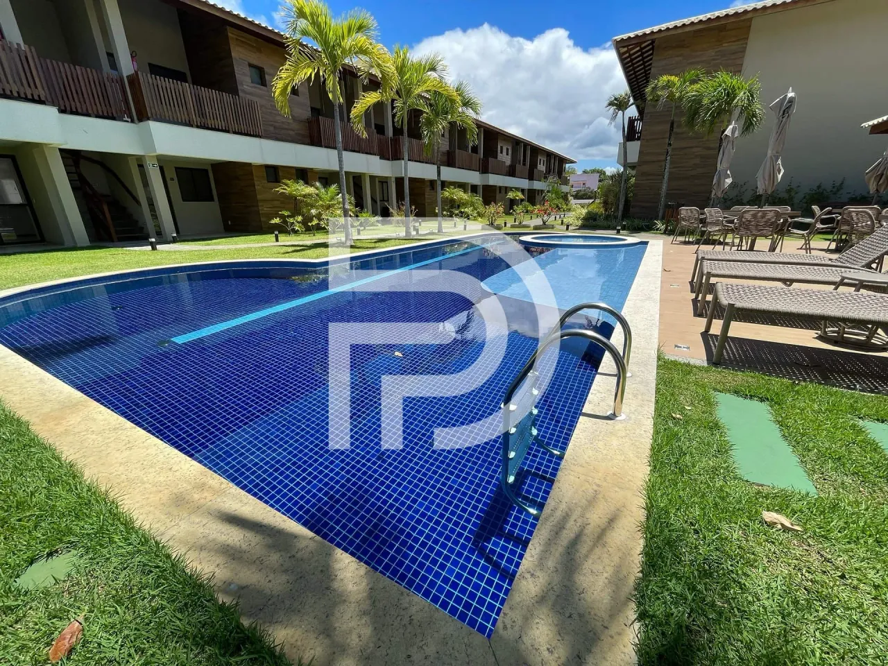 Village à Venda em Itacimirim Condomínio Novo, Próximo às Praias da Espera e do Surf