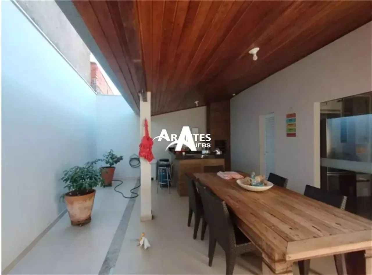 Casa com 220m² 3 quartos à venda no Jardim Patrícia