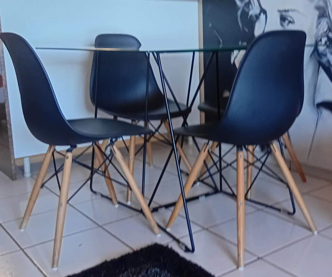 Mesa de Jantar com 4 Cadeiras Eames