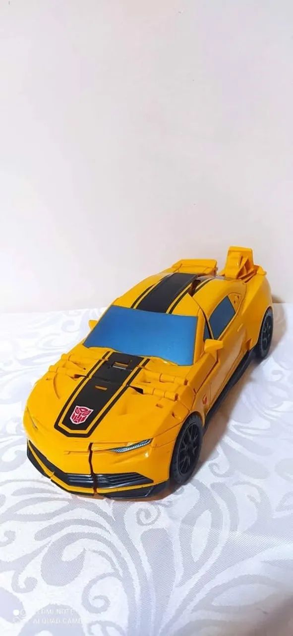 Boneco Transformers Hasbro 27 cm altura.