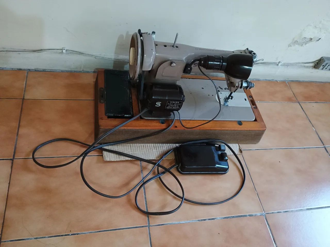 Máquina de Costura Singer Antiga - Foto 3