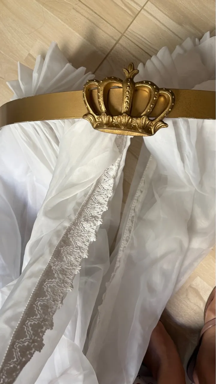 Decoração para Berço - Coroa Dourada