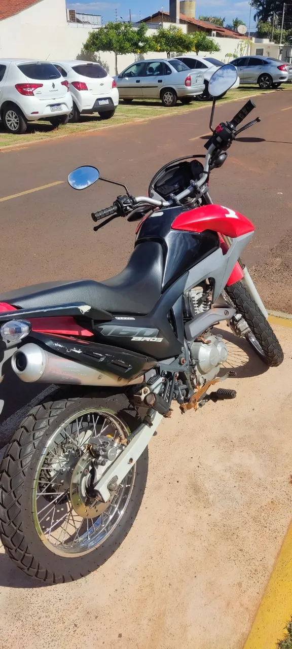 Vendo Honda Bros 2016 vermelha