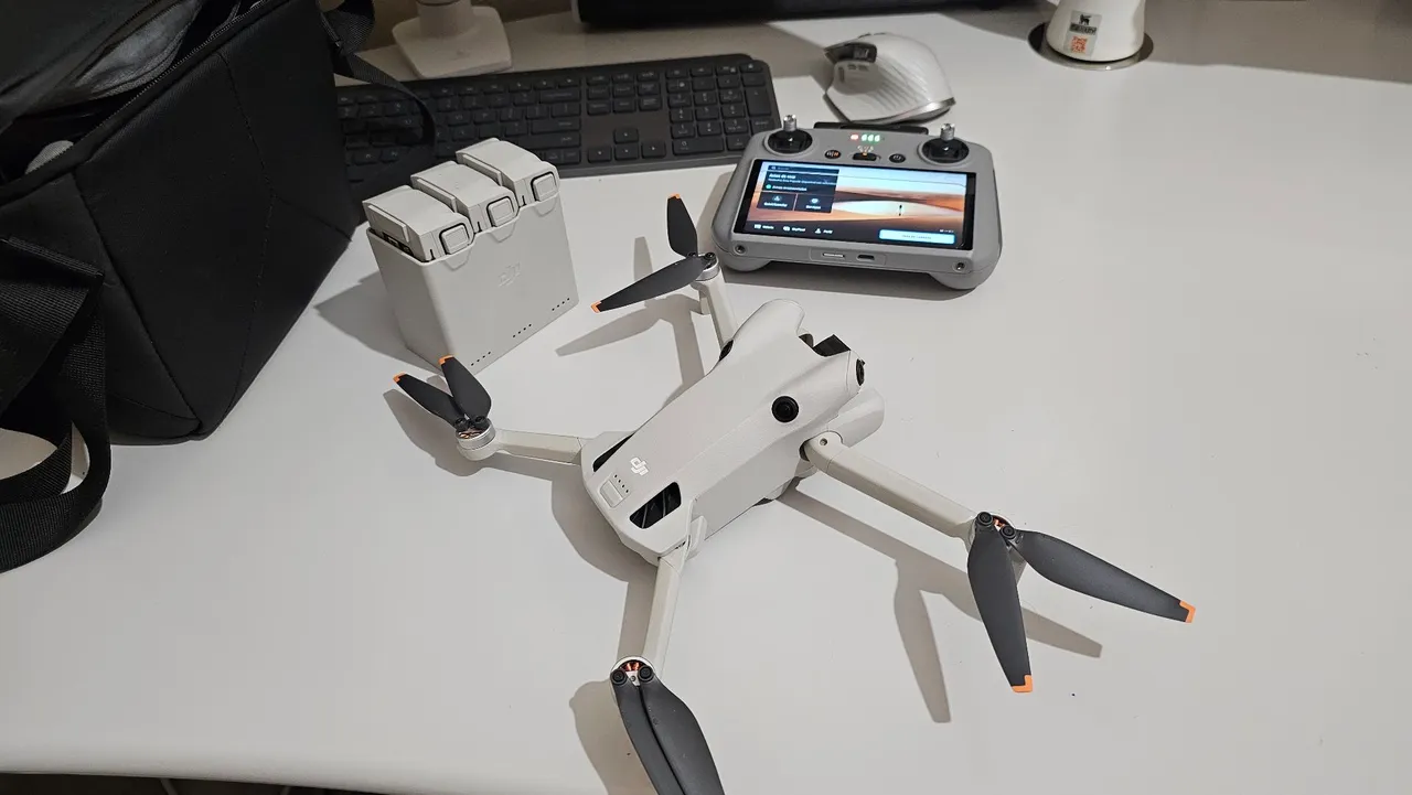DJI 4 pro com 3 baterias e controle com tela Rc2
