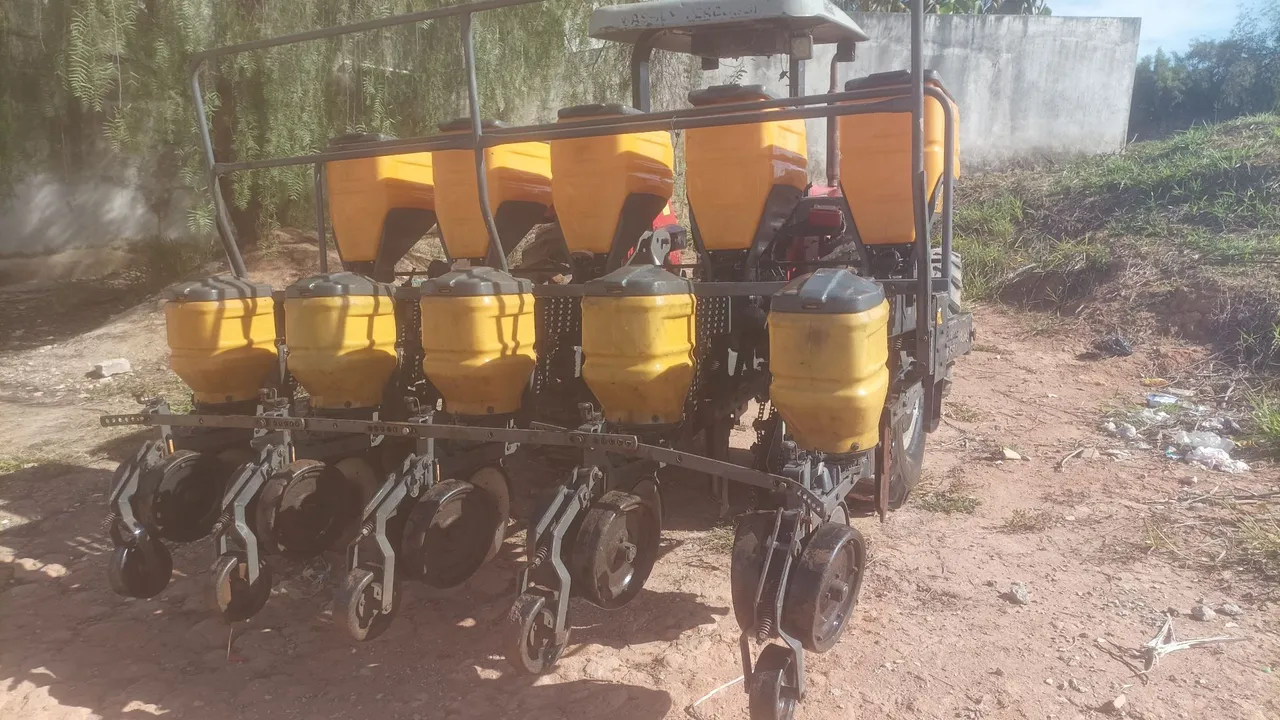 Plantadeira 5 Linhas Valtra 
