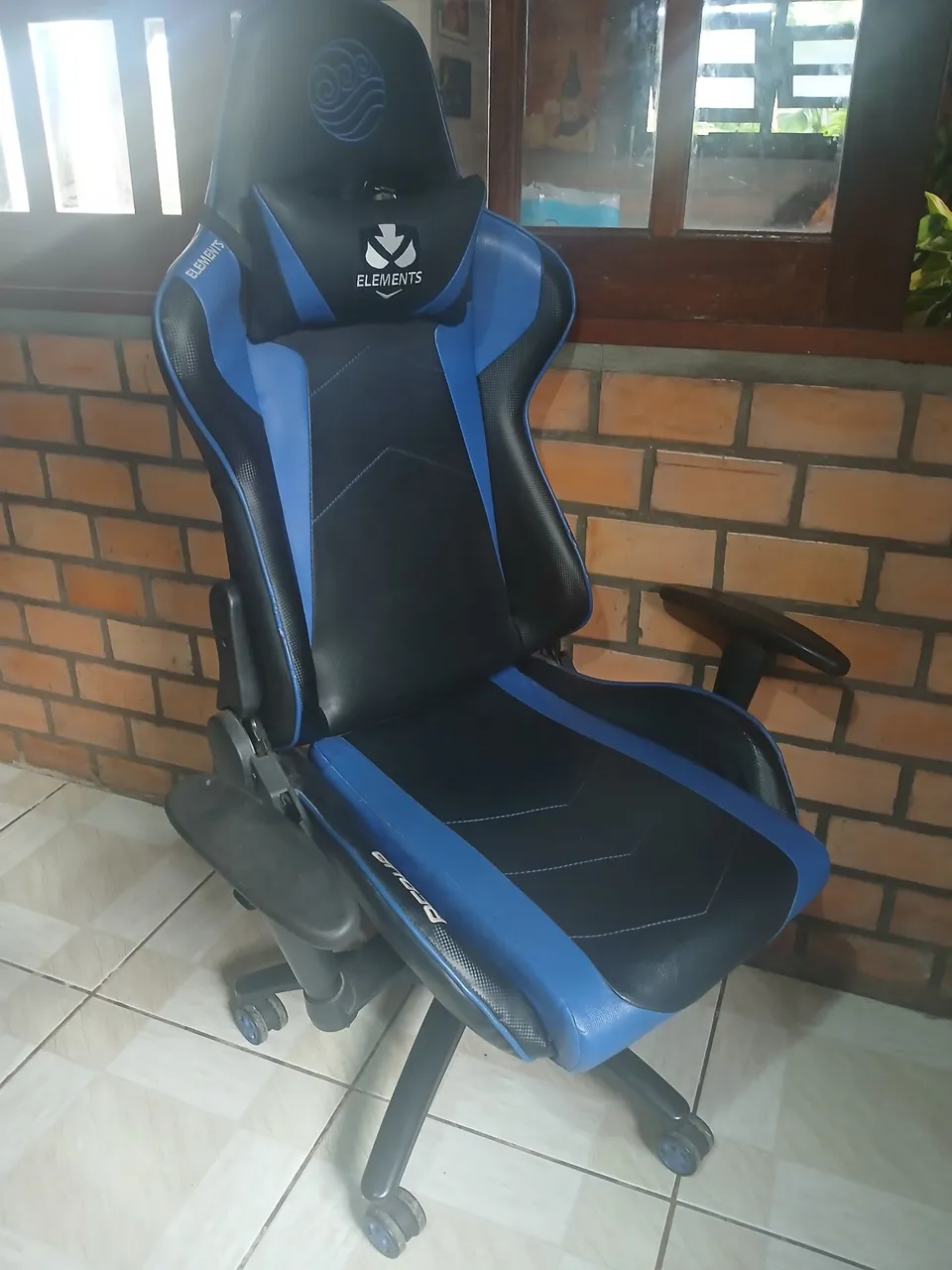 Cadeira Gamer Elements Azul e preta